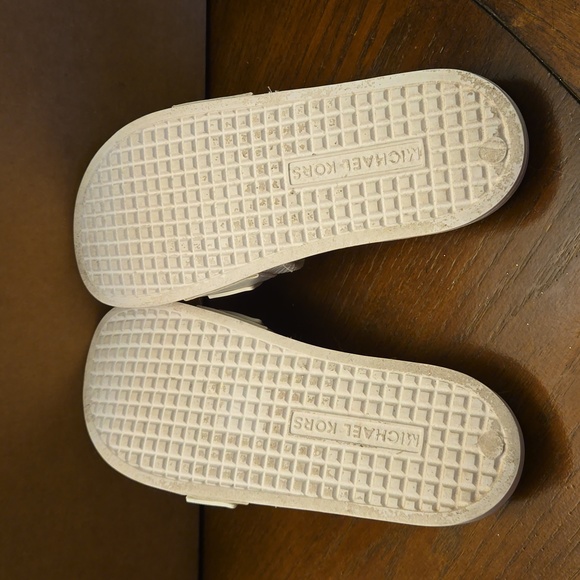 Michael Kors White Slides - Picture 4 of 4